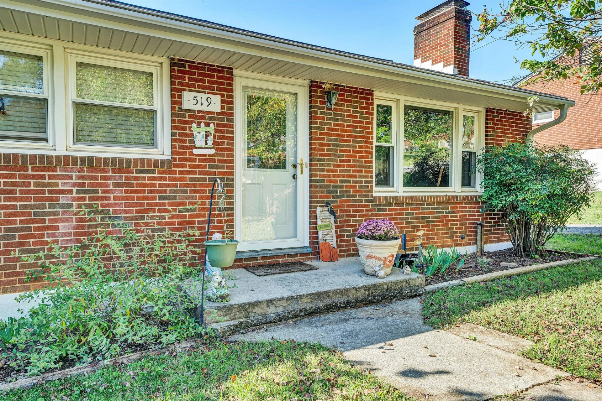 519 Doyle ST - Photo 3
