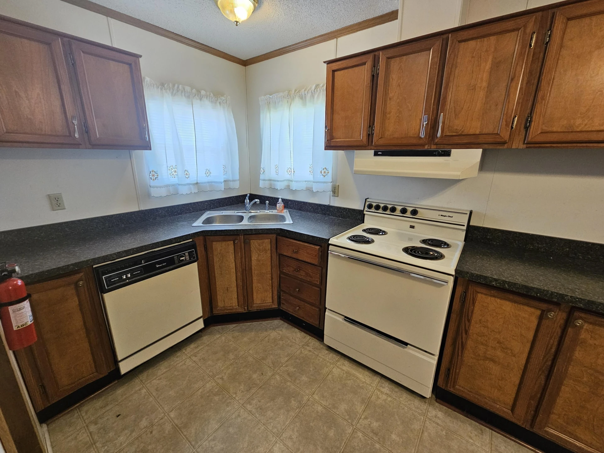 4893 Lee Hwy - Photo 8