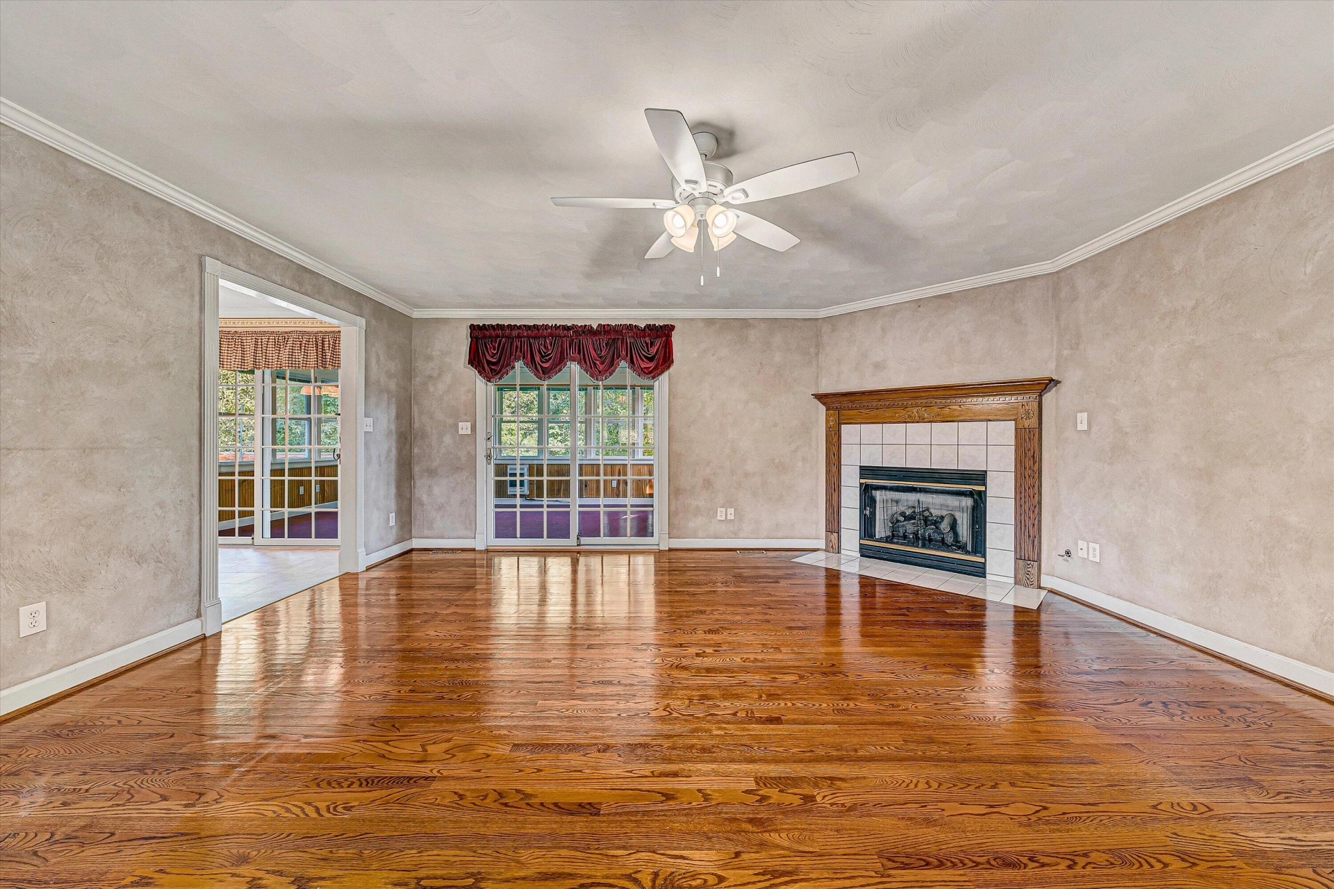 1012 Almond DR - Photo 14