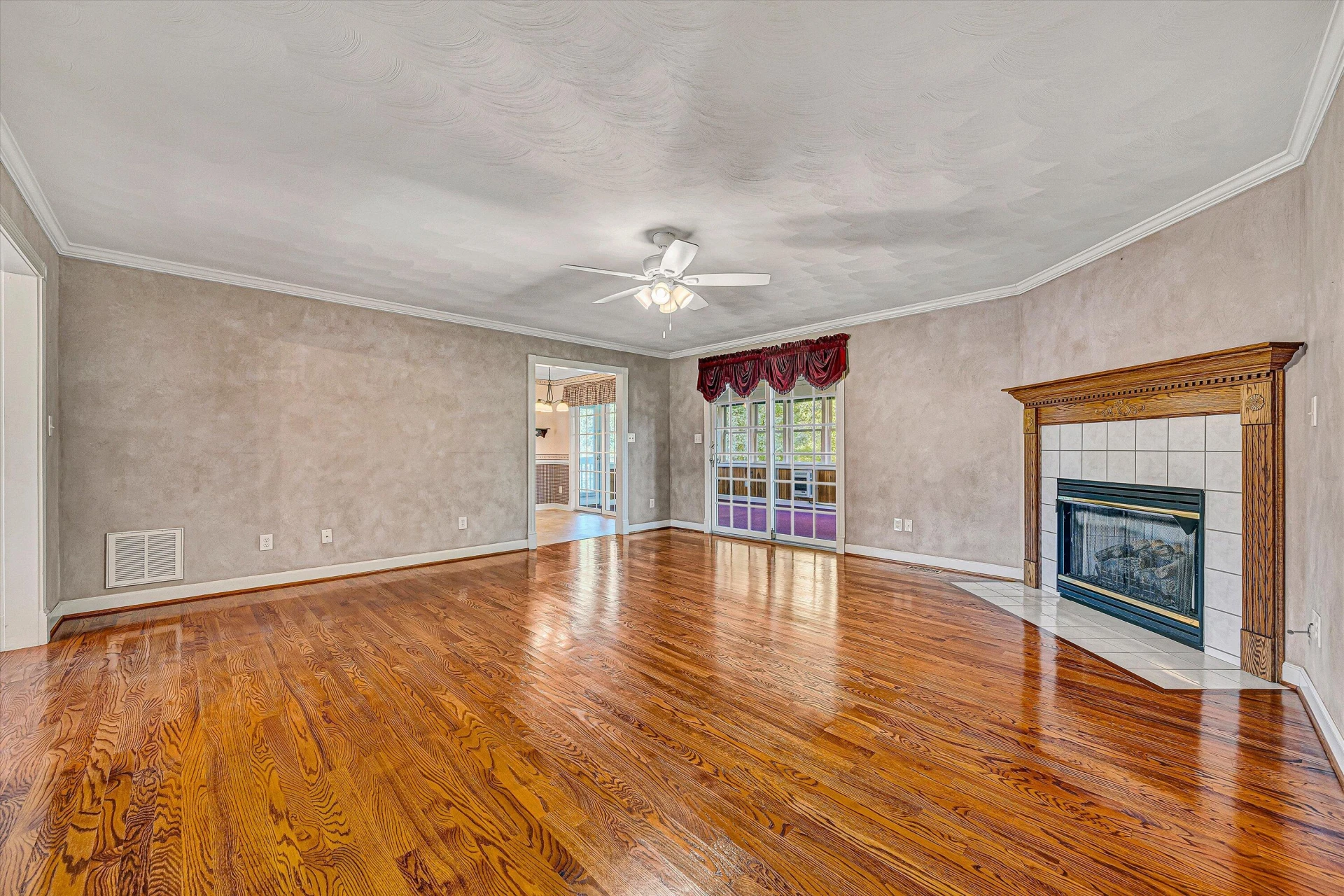 1012 Almond DR - Photo 15