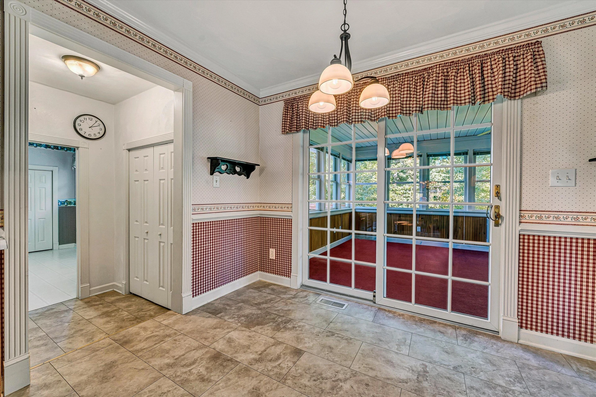 1012 Almond DR - Photo 16