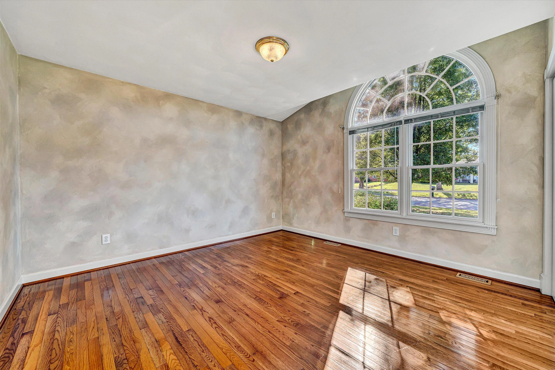 1012 Almond DR - Photo 25