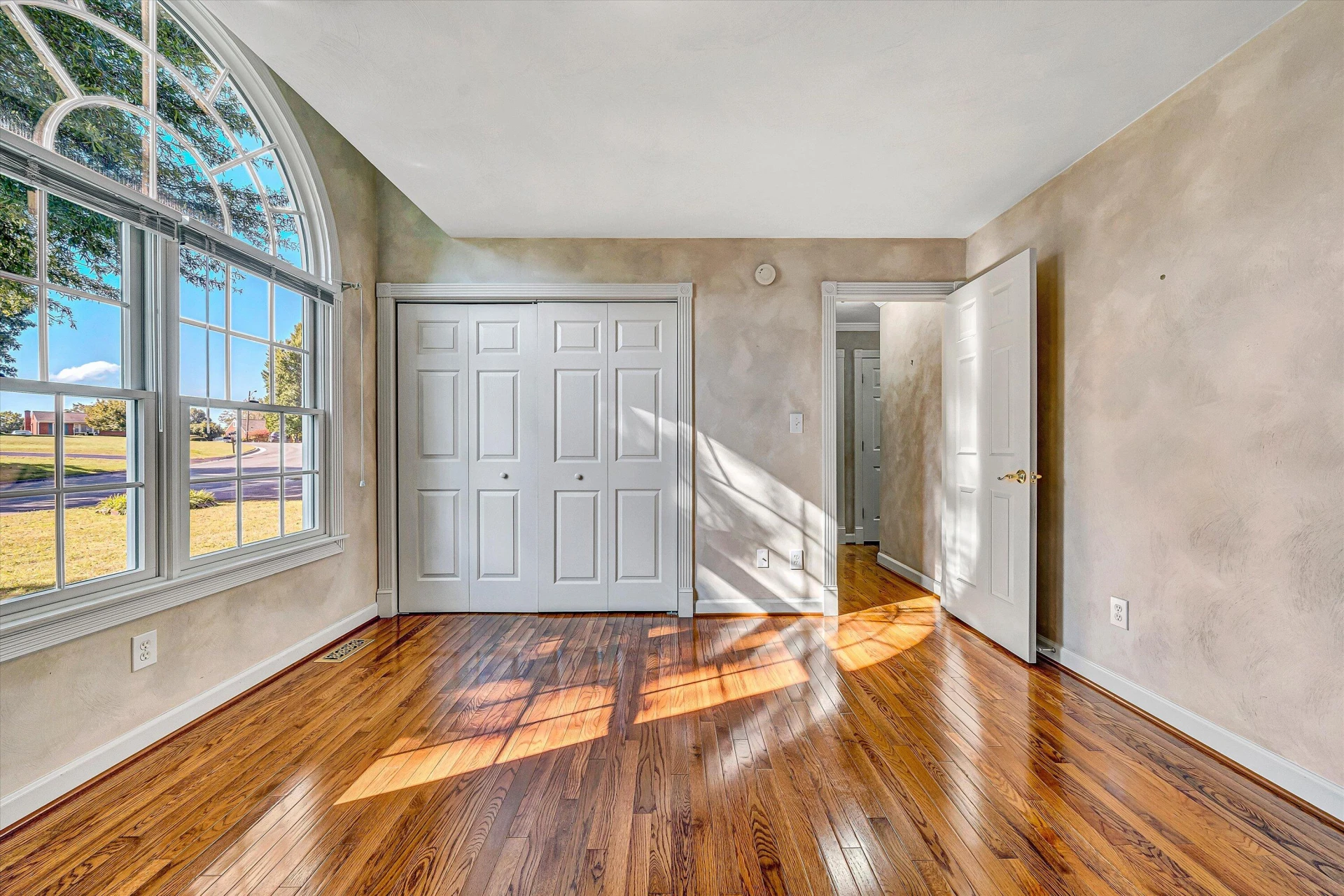 1012 Almond DR - Photo 26