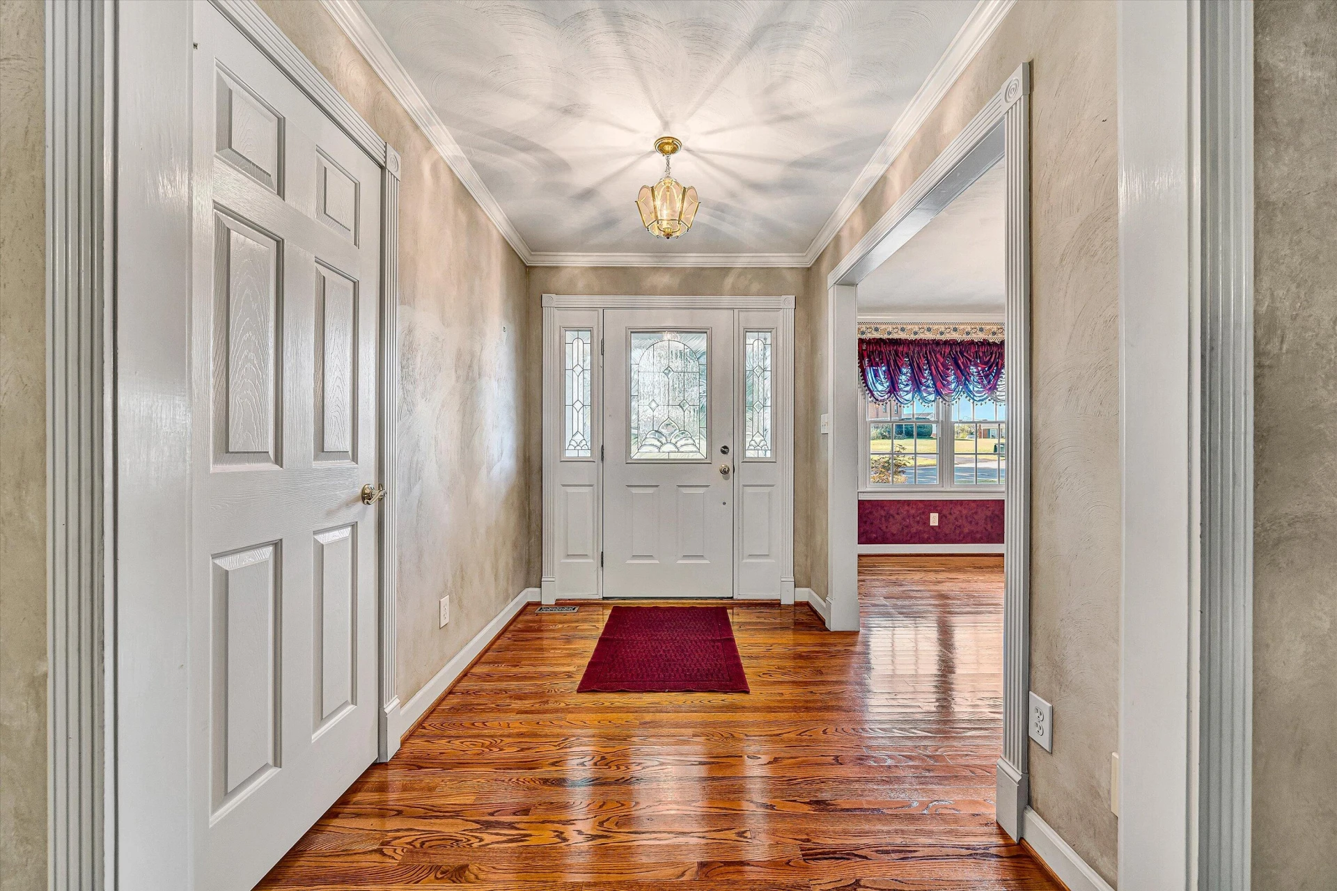 1012 Almond DR - Photo 5