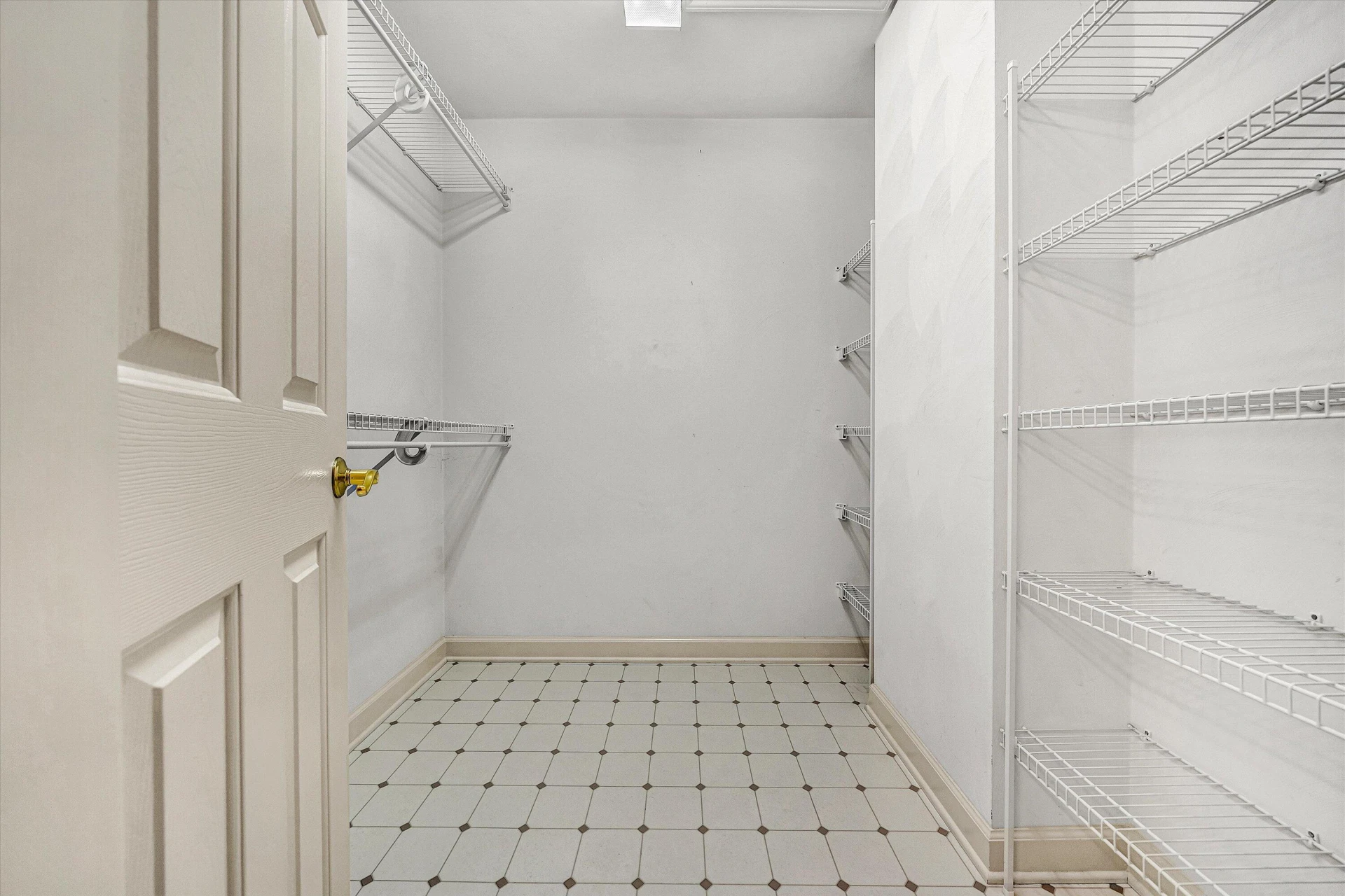 1012 Almond DR - Photo 32