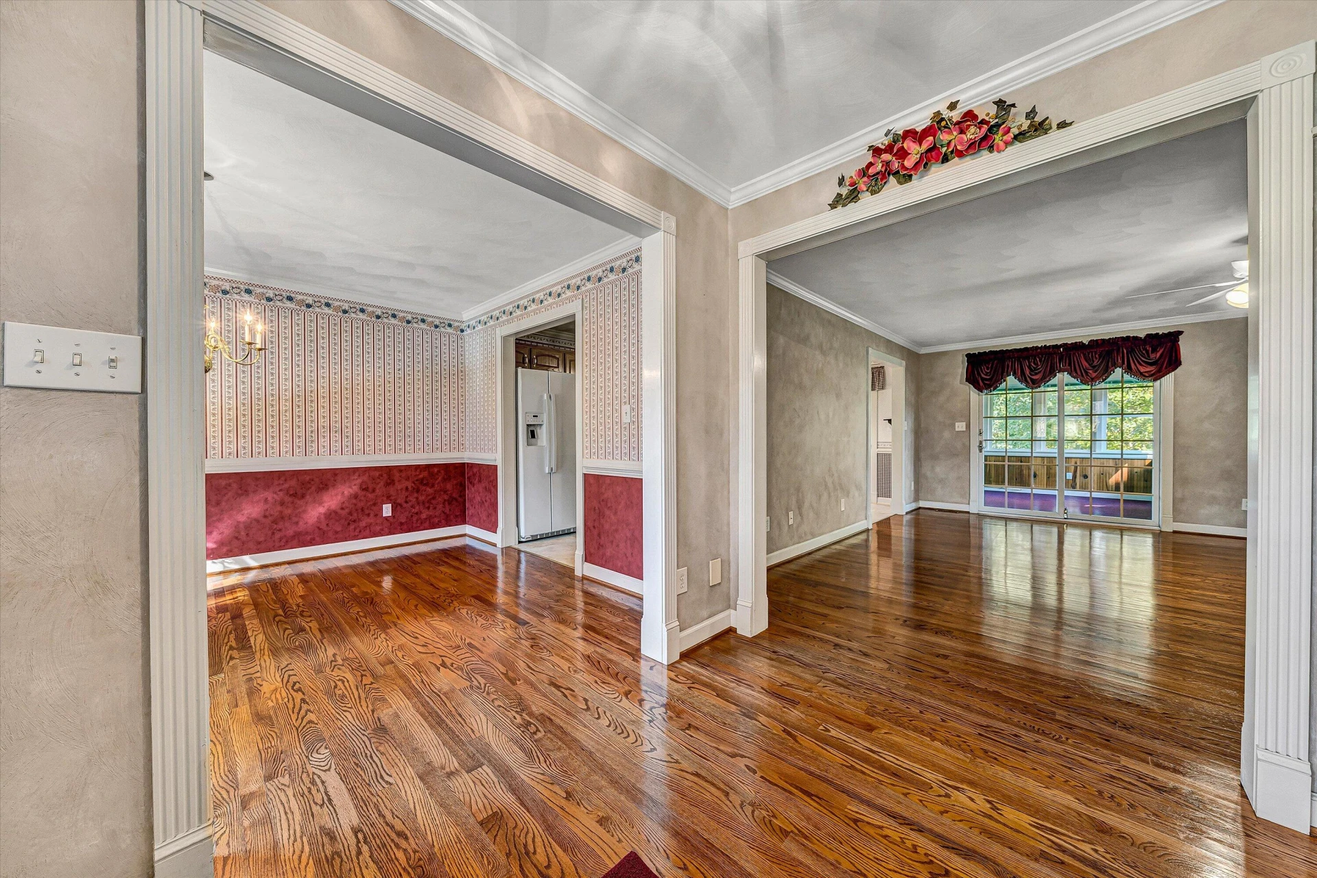 1012 Almond DR - Photo 6