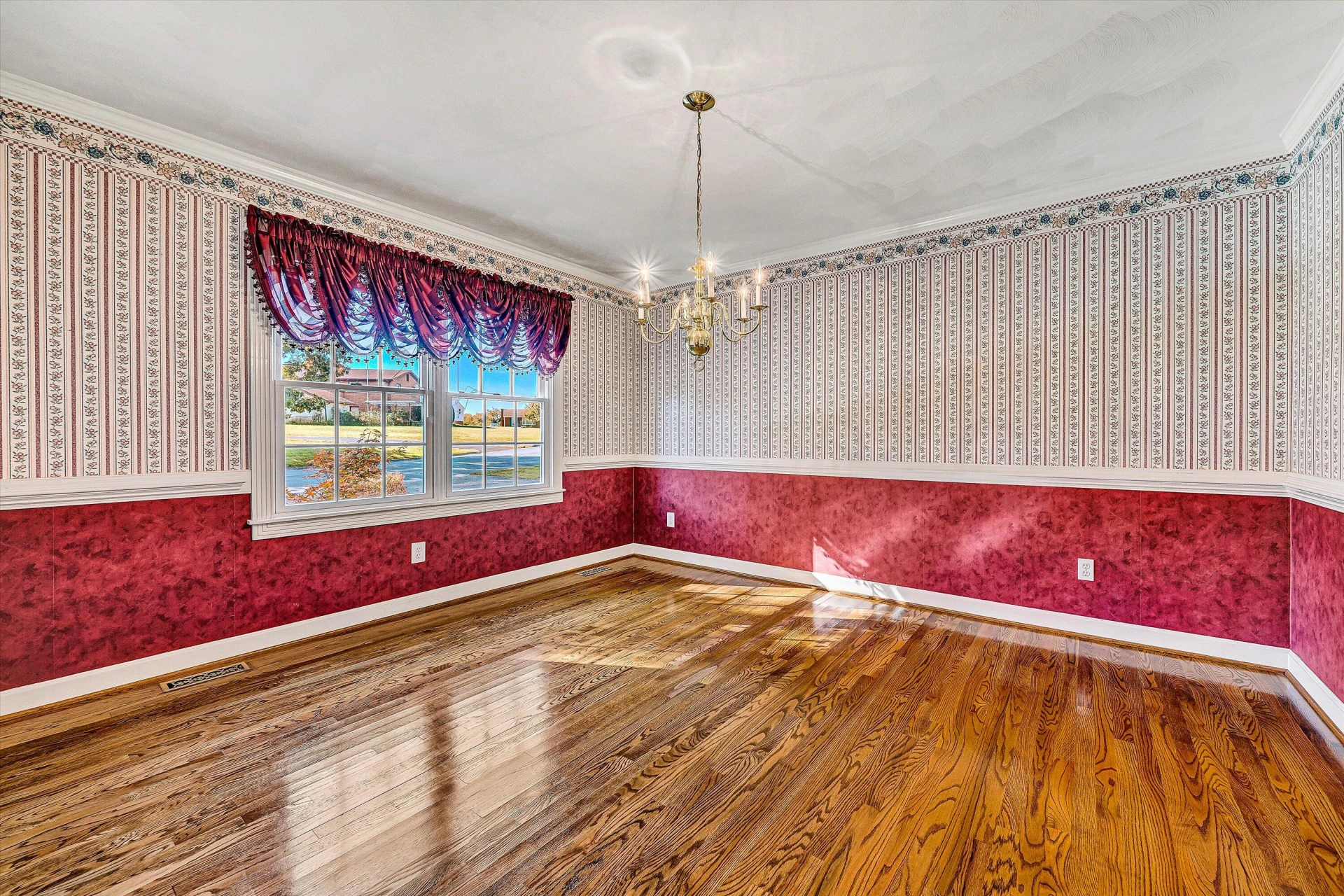 1012 Almond DR - Photo 7