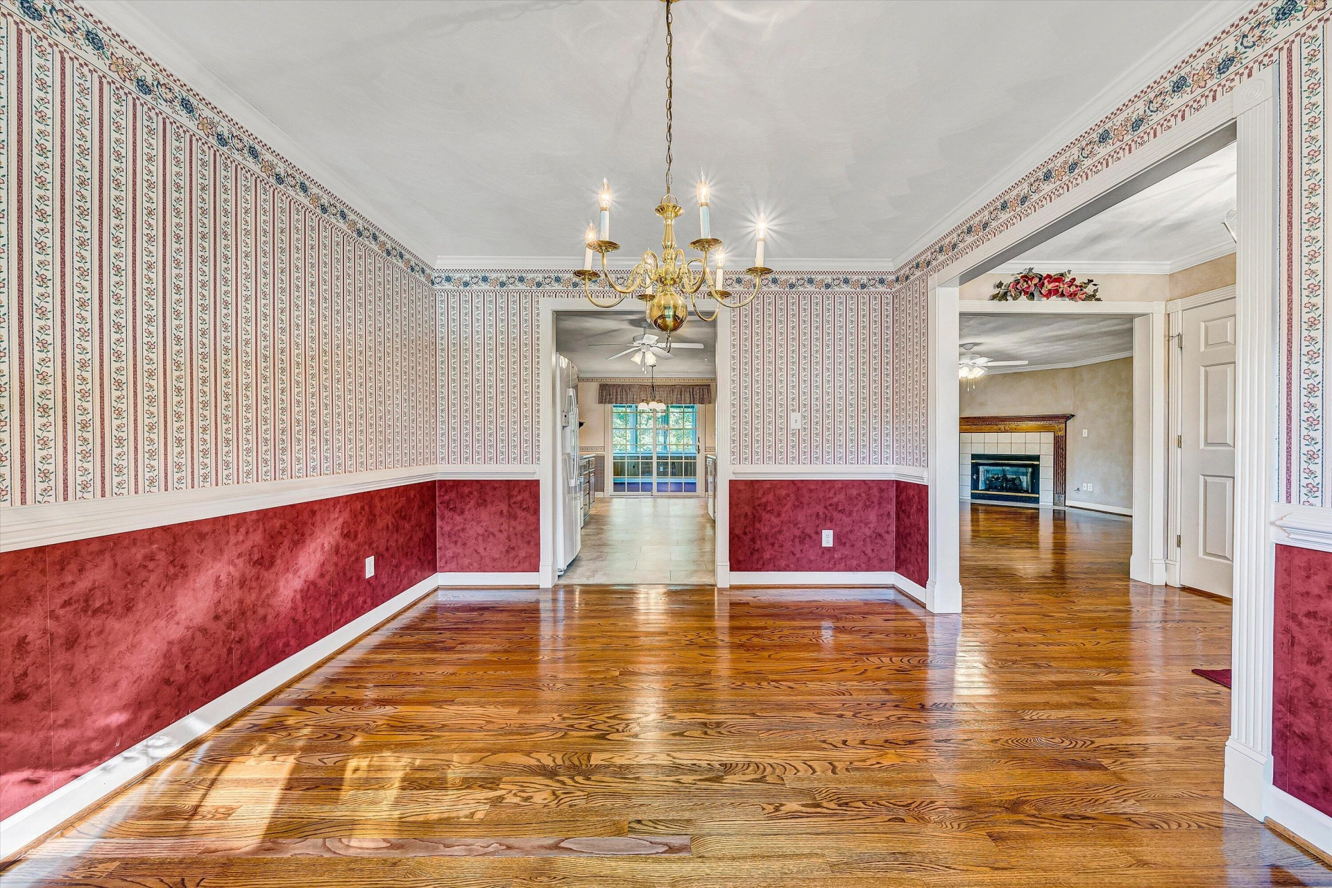 1012 Almond DR - Photo 8
