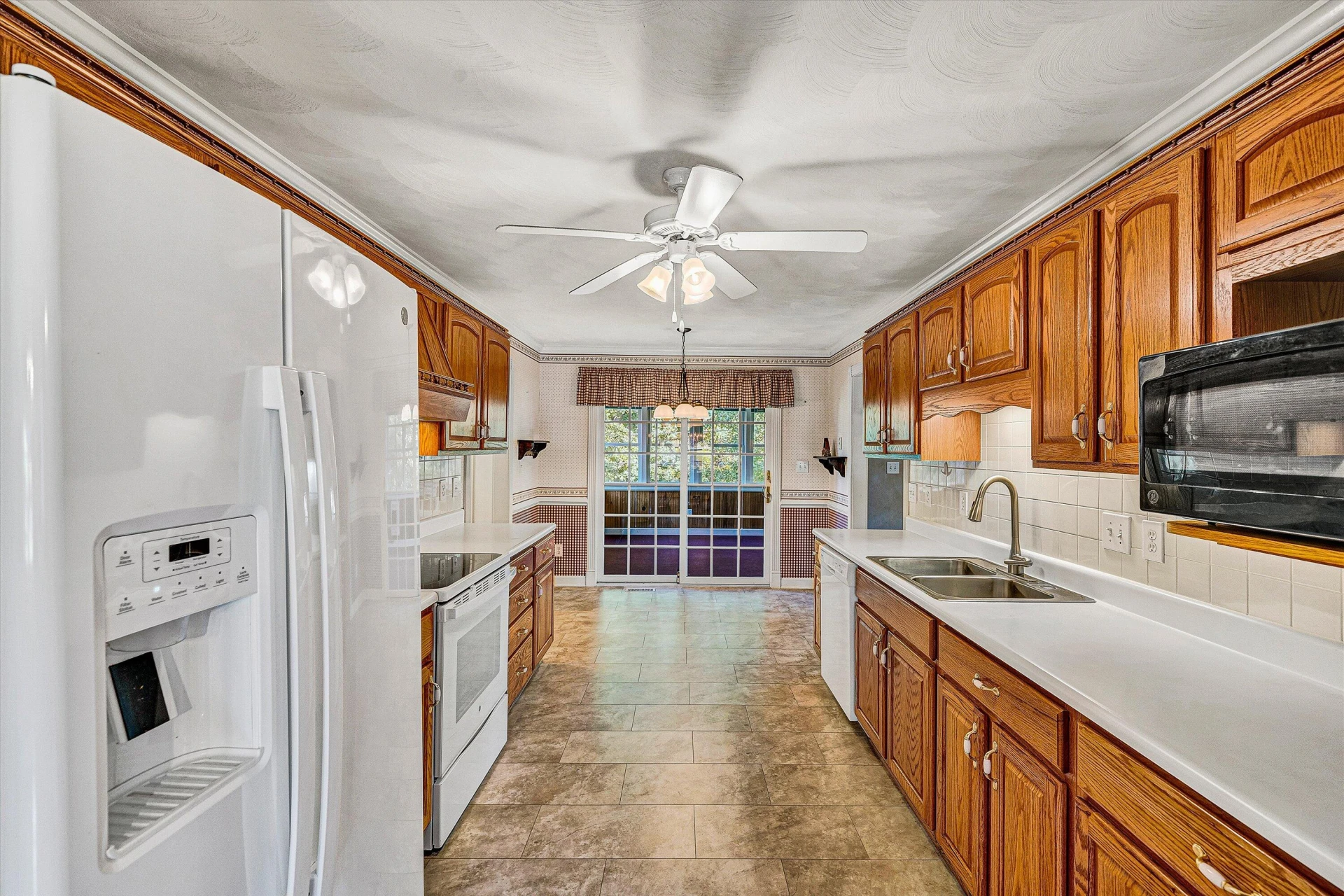 1012 Almond DR - Photo 9