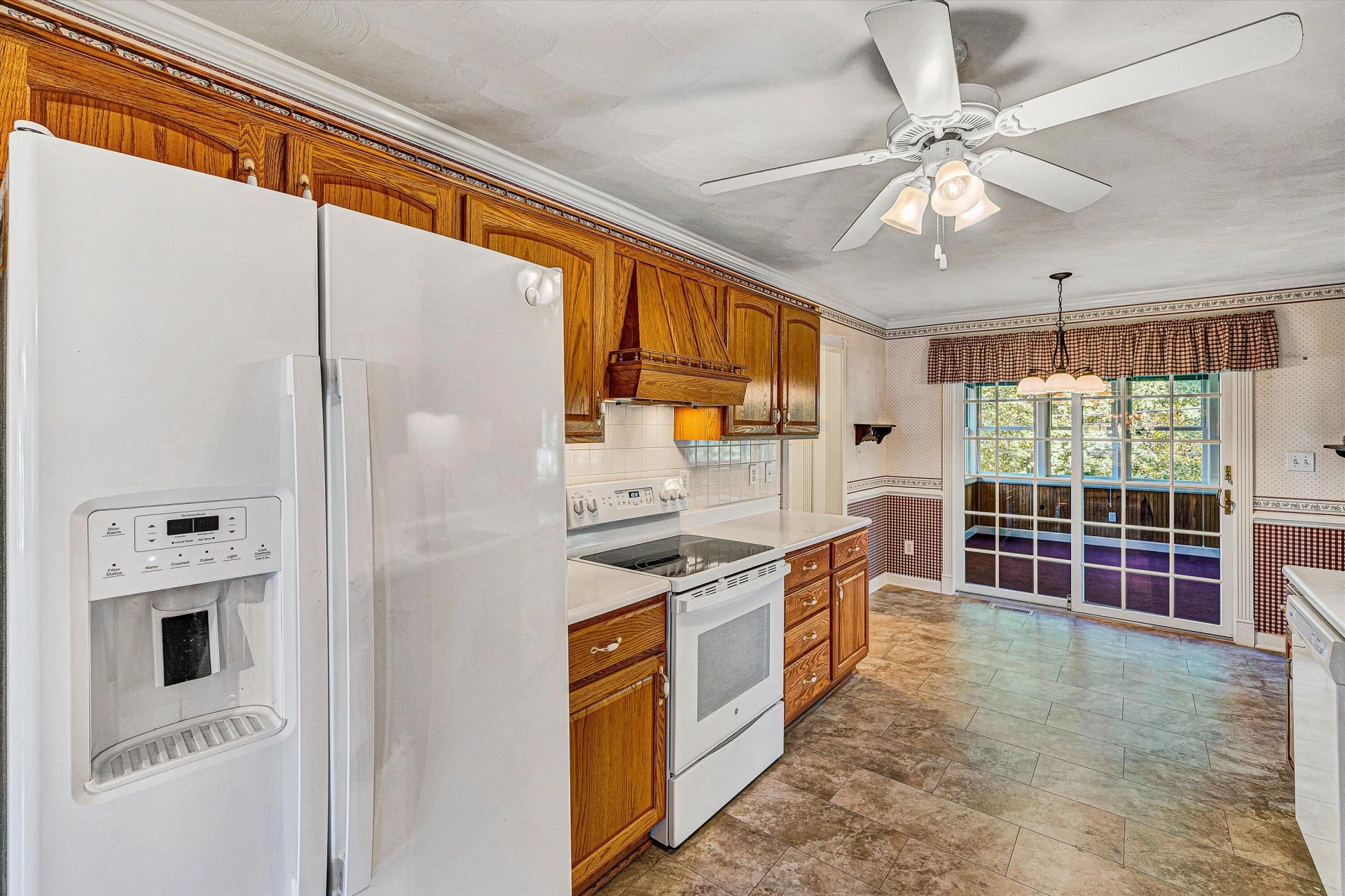 1012 Almond DR - Photo 10