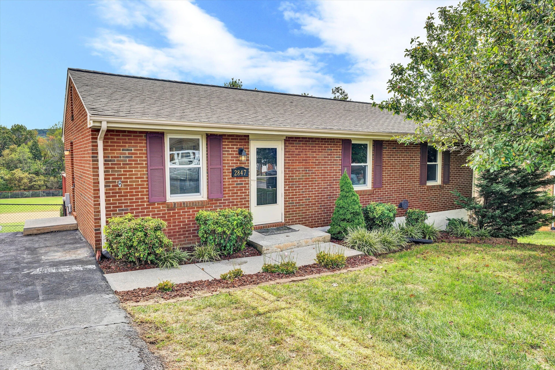 2847 Tulip LN