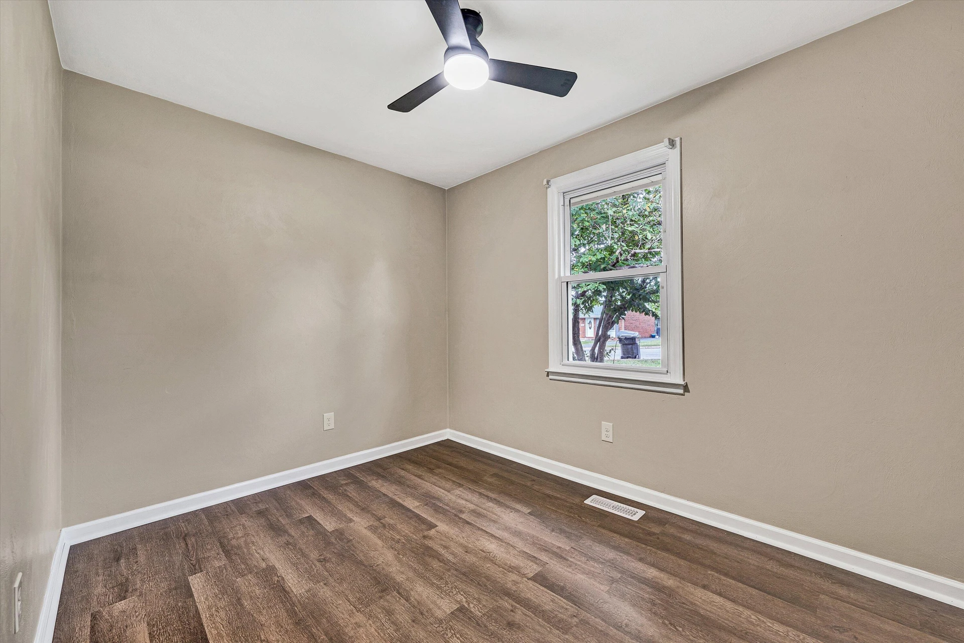 2847 Tulip LN - Photo 16