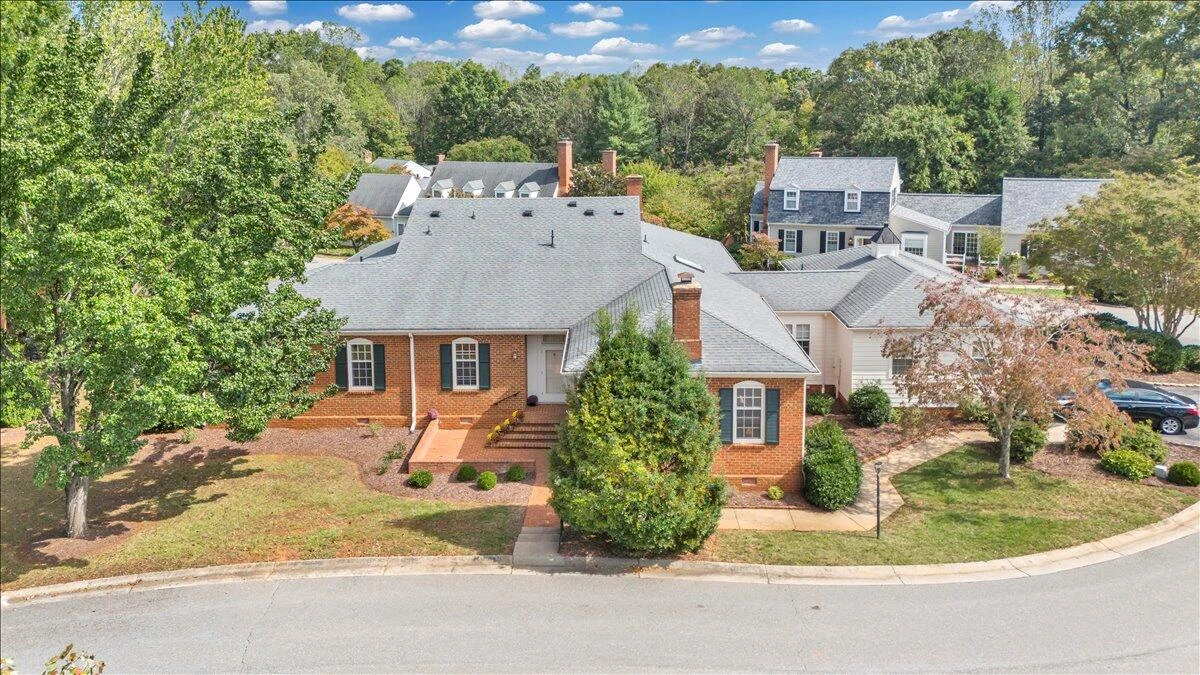 100 Carriage WAY - Photo 2