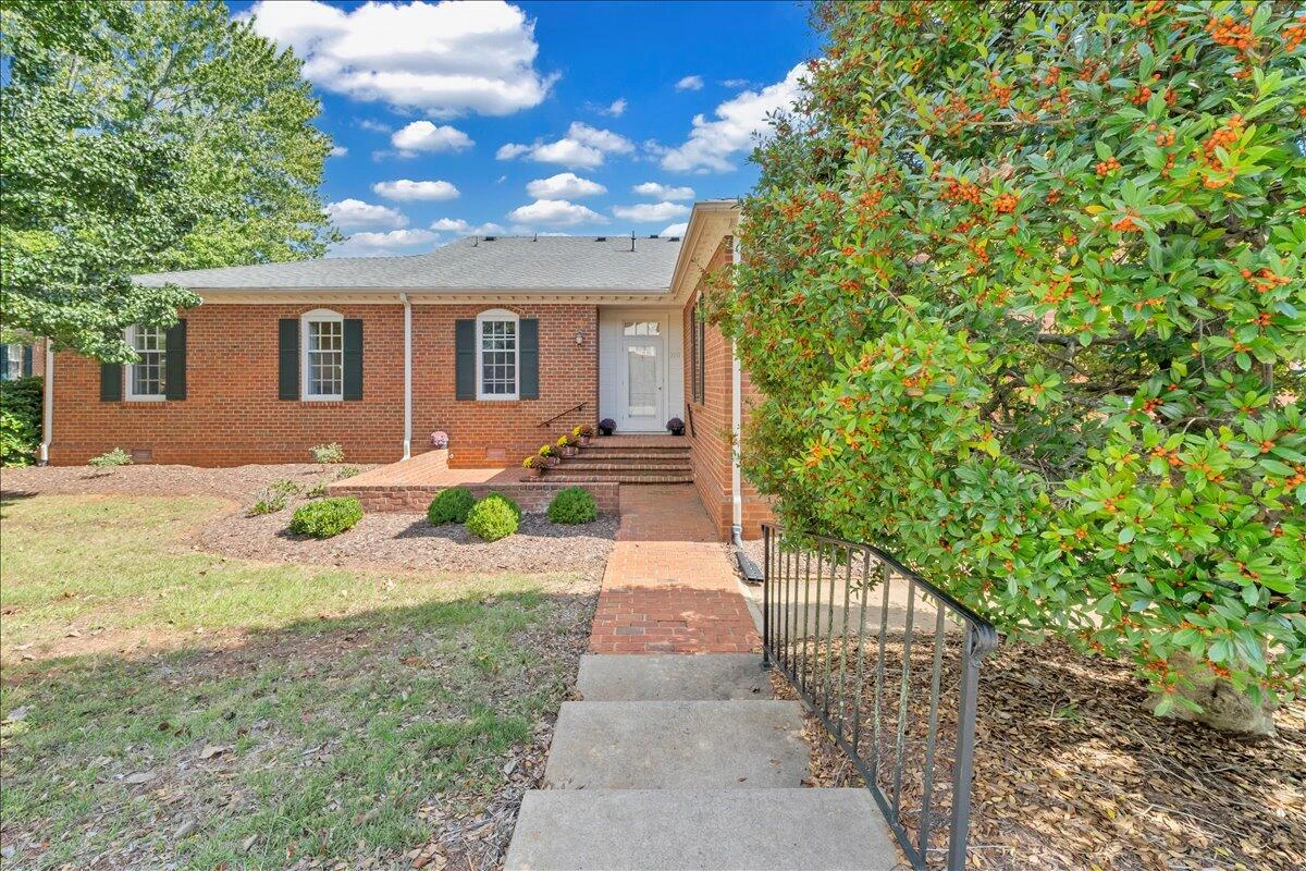 100 Carriage WAY - Photo 3