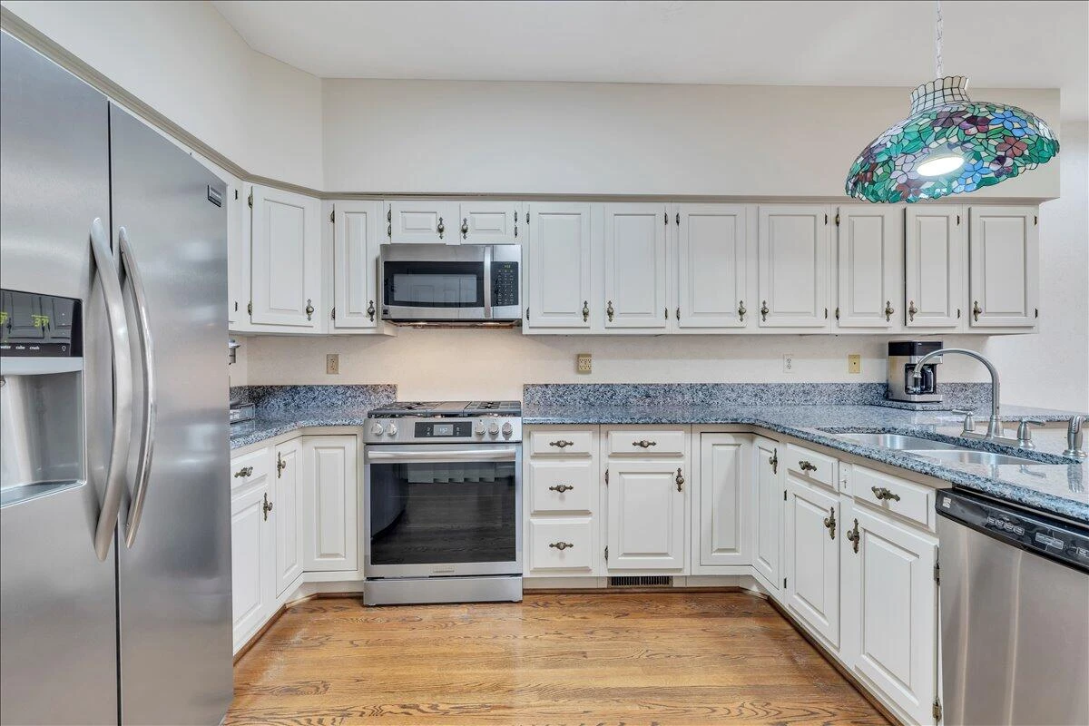 100 Carriage WAY - Photo 8