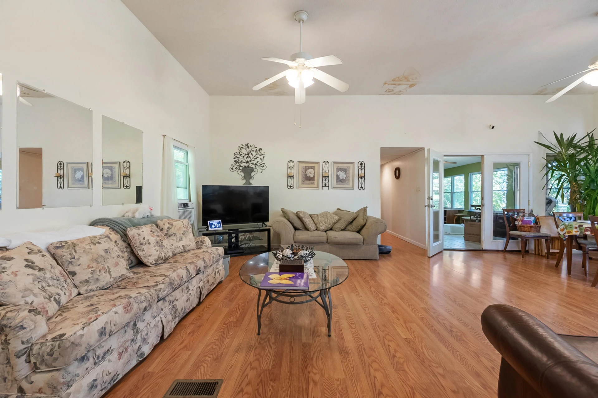 6286 Chestnut Ridge RD - Photo 9