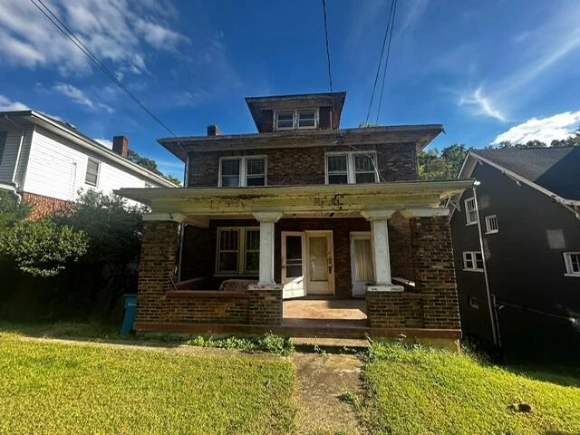 1410 Main ST SW - Photo 2