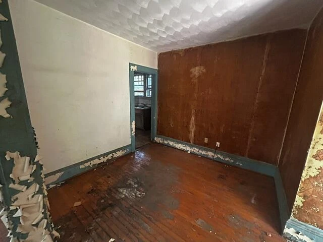 1410 Main ST SW - Photo 9