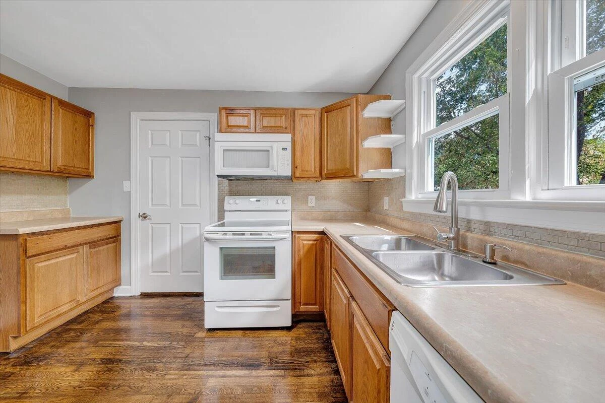 2213 Carvin ST NE - Photo 14