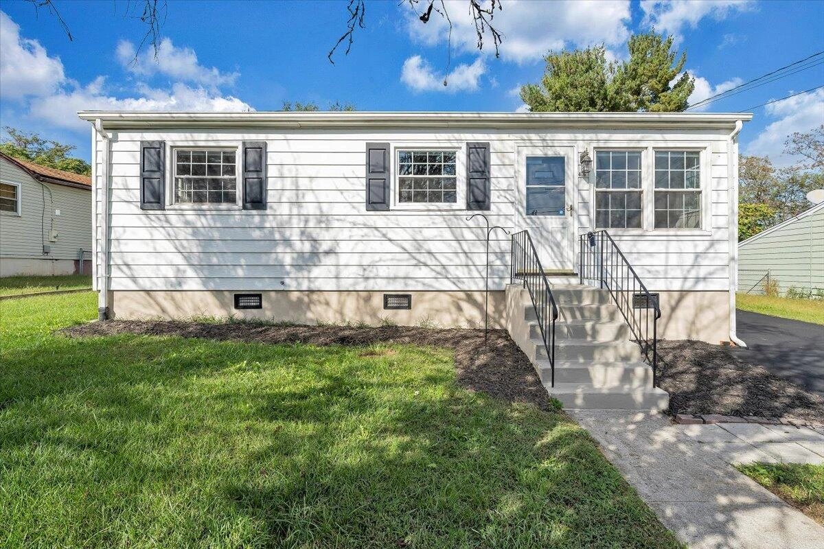 406 E Augusta AVE