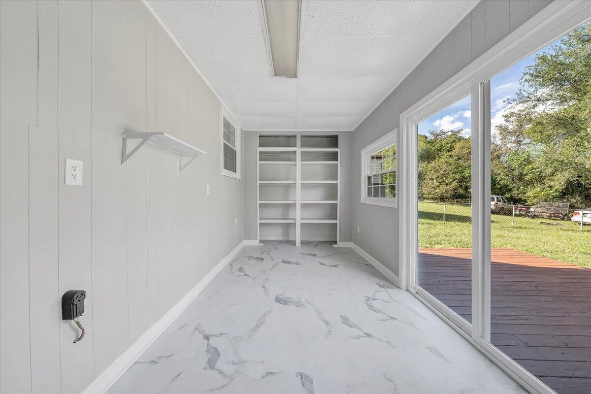 406 E Augusta AVE - Photo 12