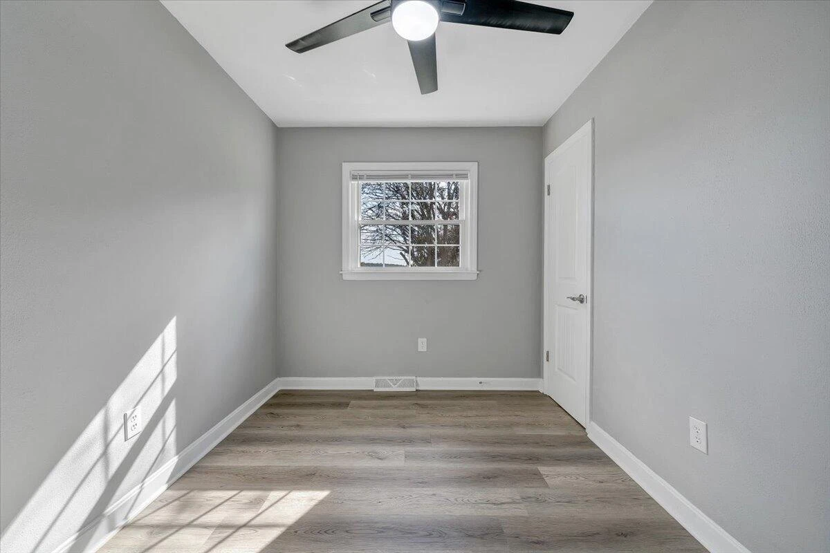 406 E Augusta AVE - Photo 16