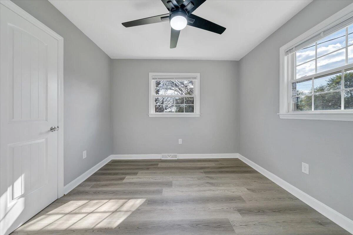 406 E Augusta AVE - Photo 18