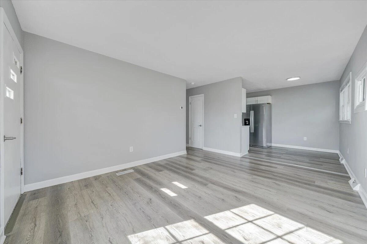 406 E Augusta AVE - Photo 3