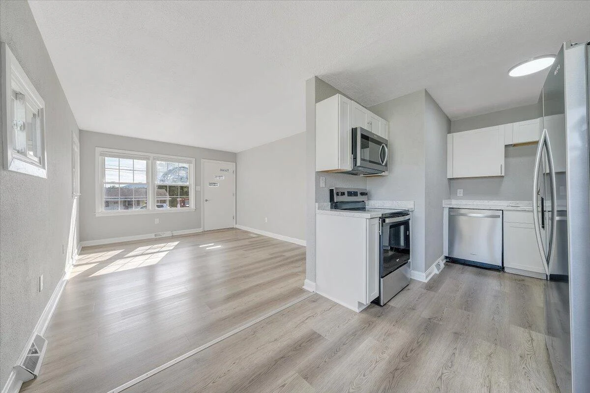 406 E Augusta AVE - Photo 6