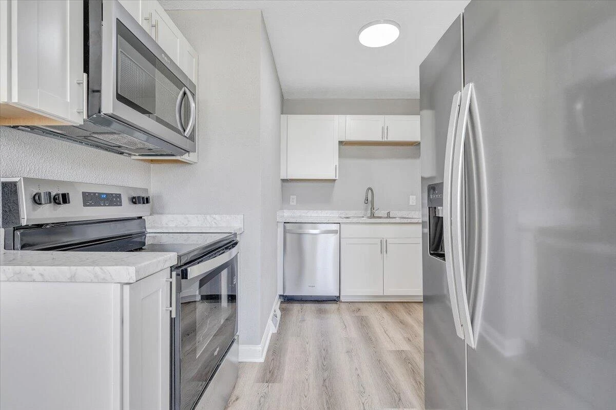 406 E Augusta AVE - Photo 7