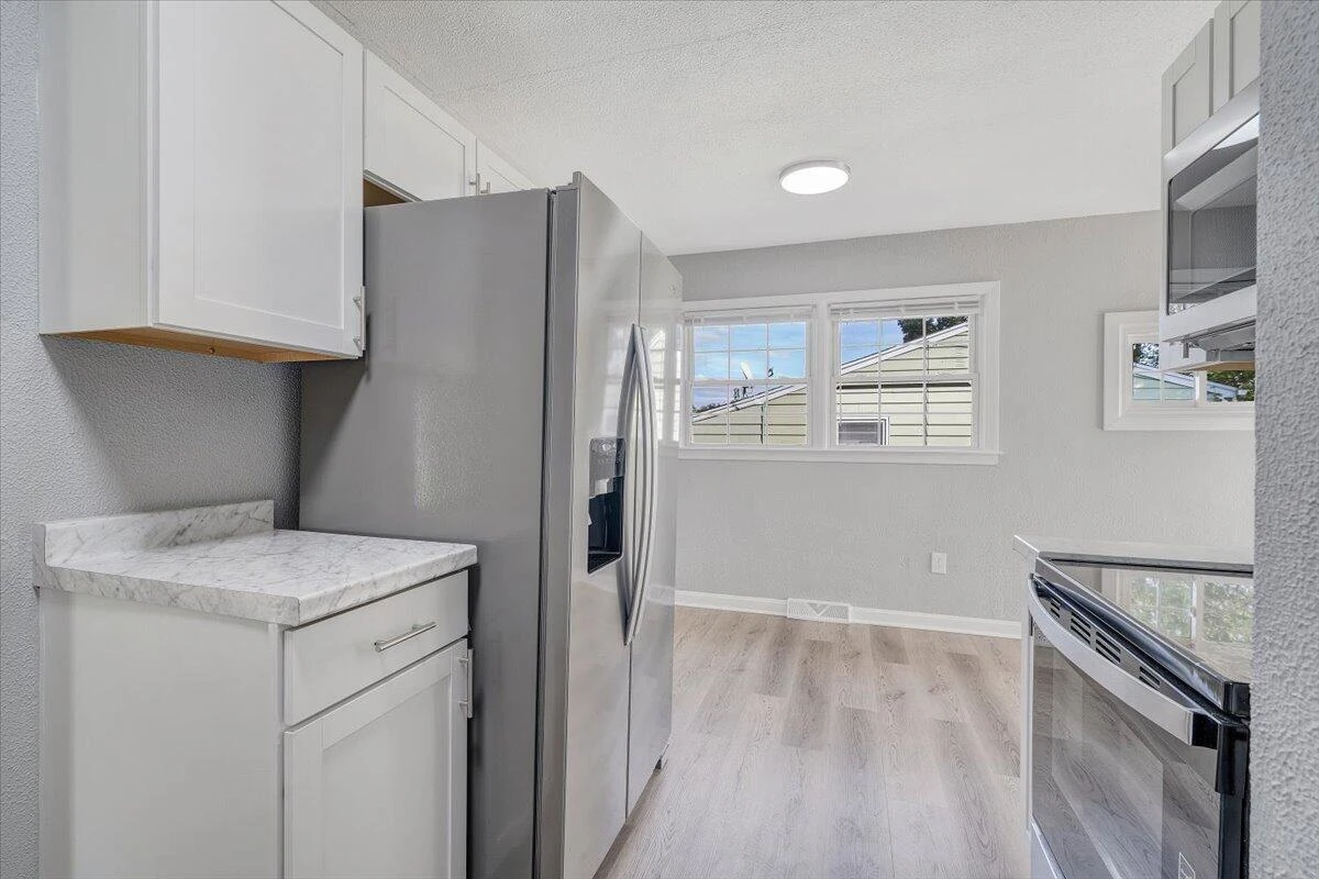 406 E Augusta AVE - Photo 9