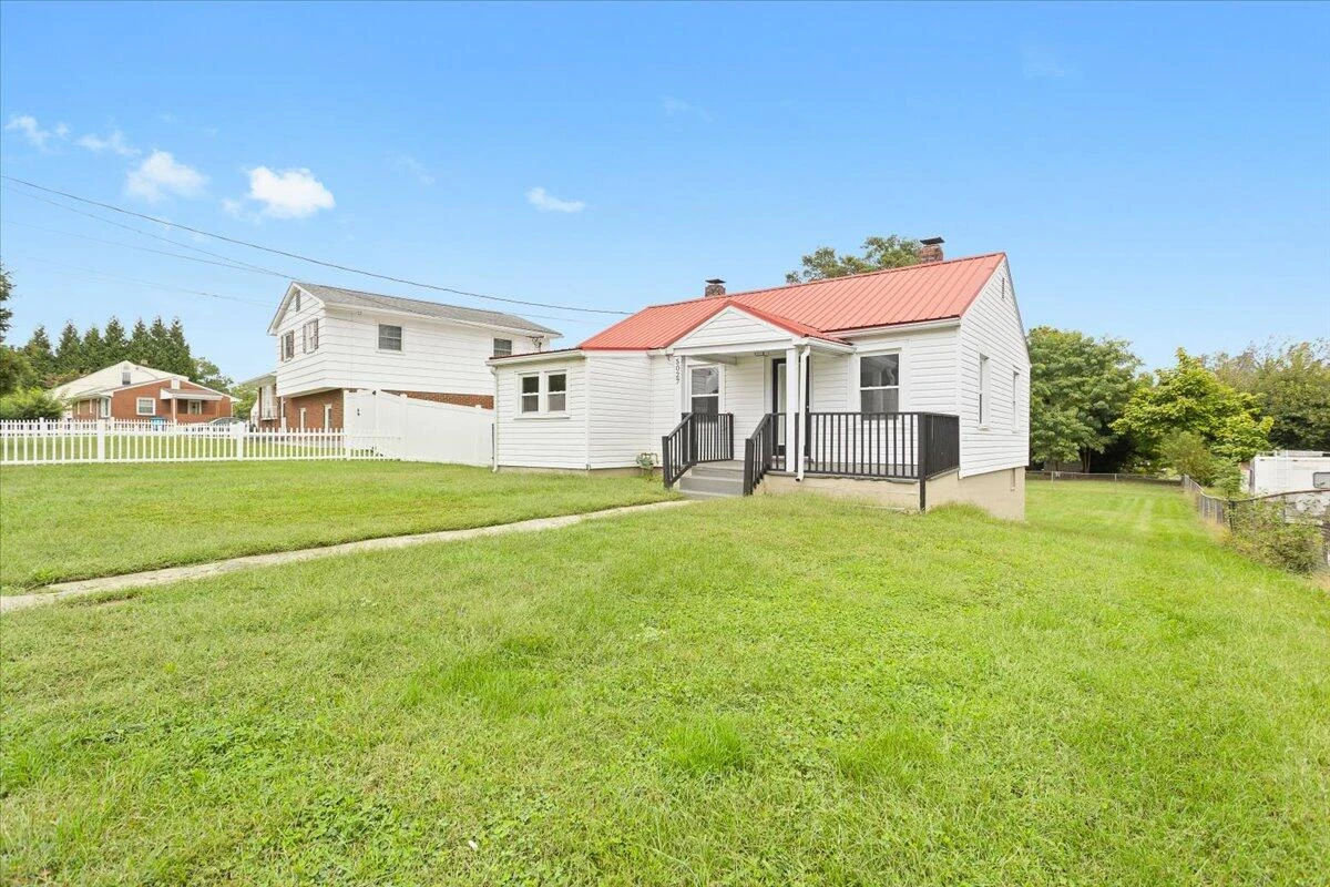 5027 Morwanda ST NW - Photo 2