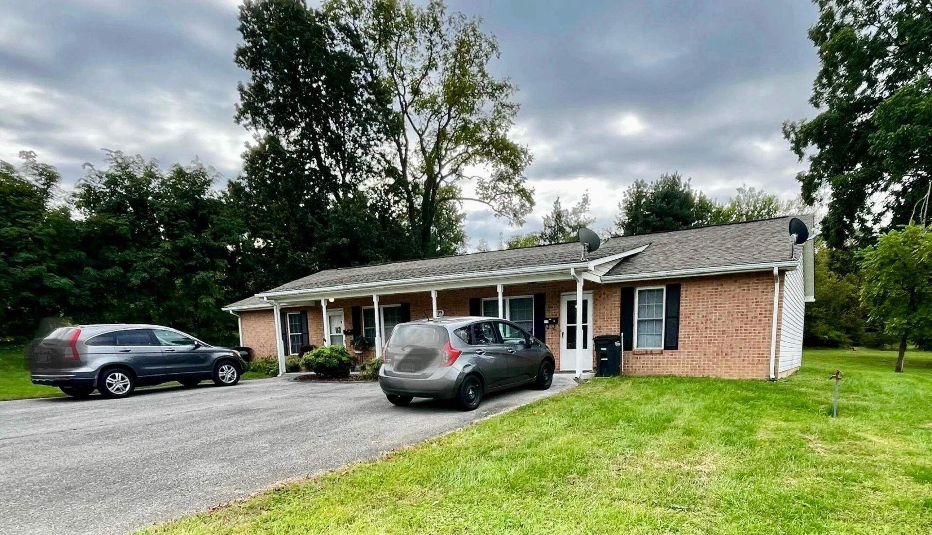 1195 Fairmont DR - Photo 2