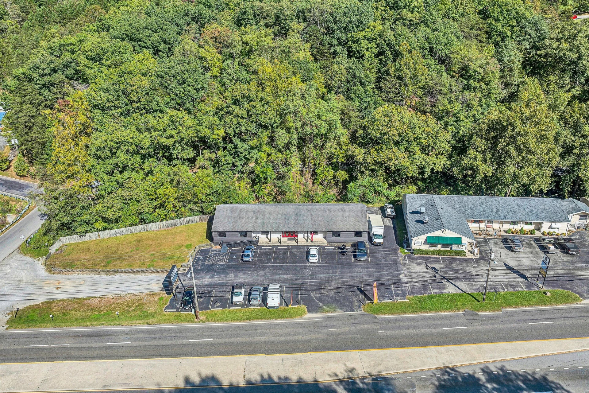 4040 Franklin RD SW - Photo 3