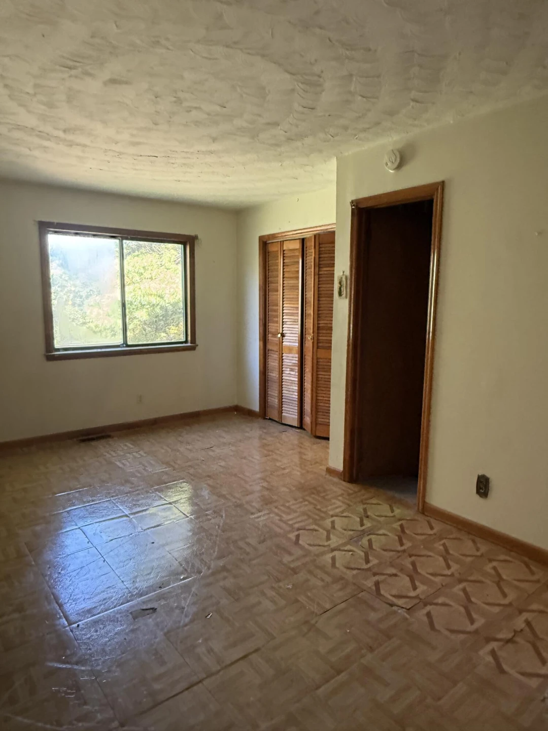 1527 Syracuse AVE NW - Photo 17