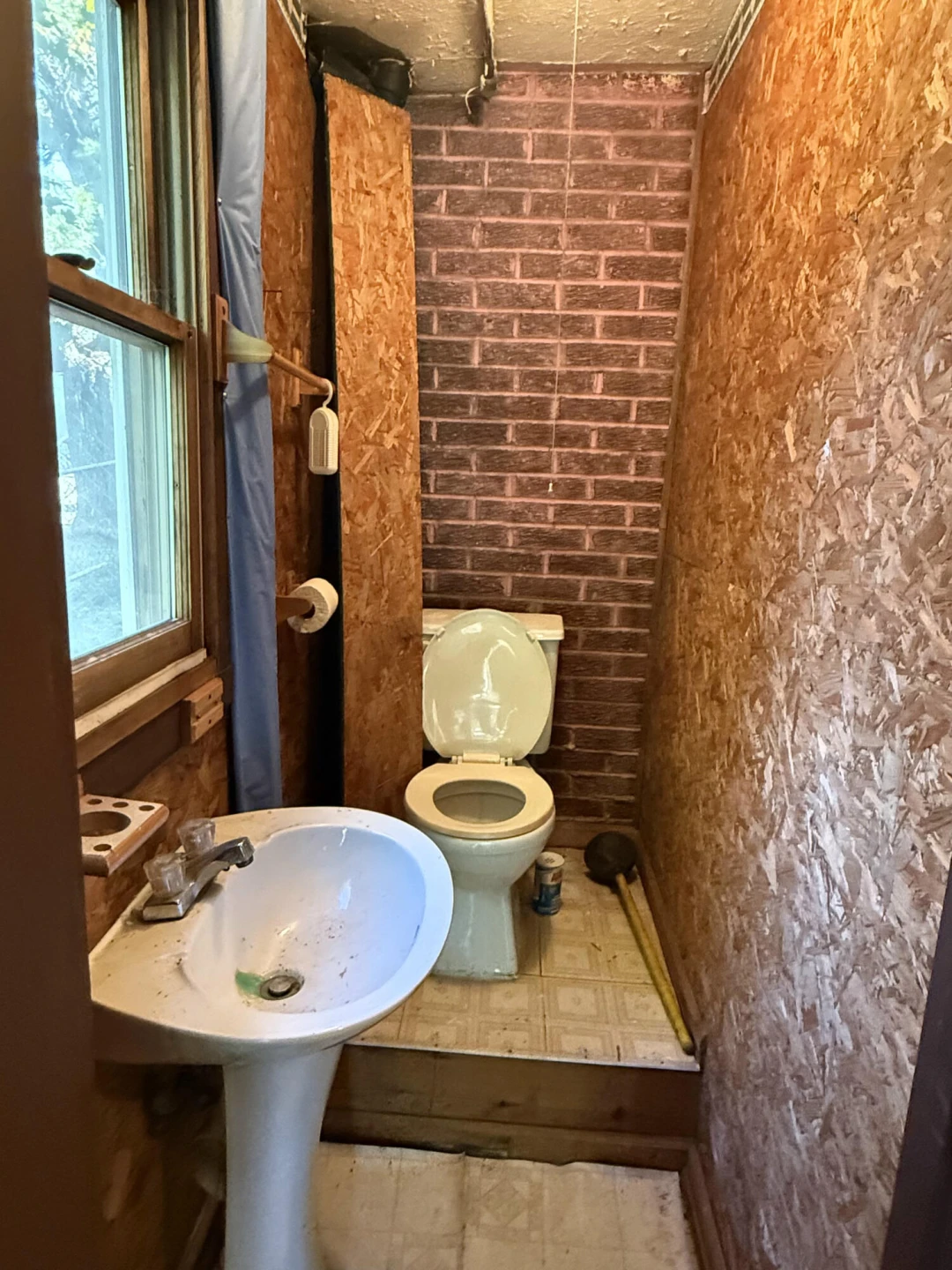 1527 Syracuse AVE NW - Photo 26