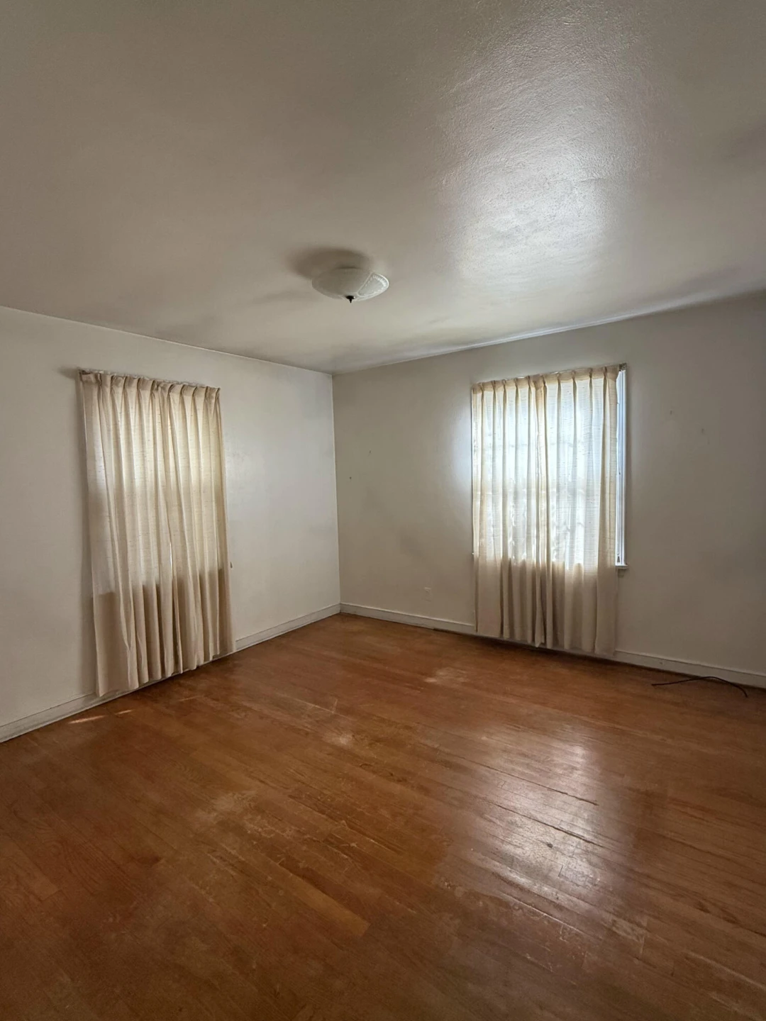 1527 Syracuse AVE NW - Photo 3