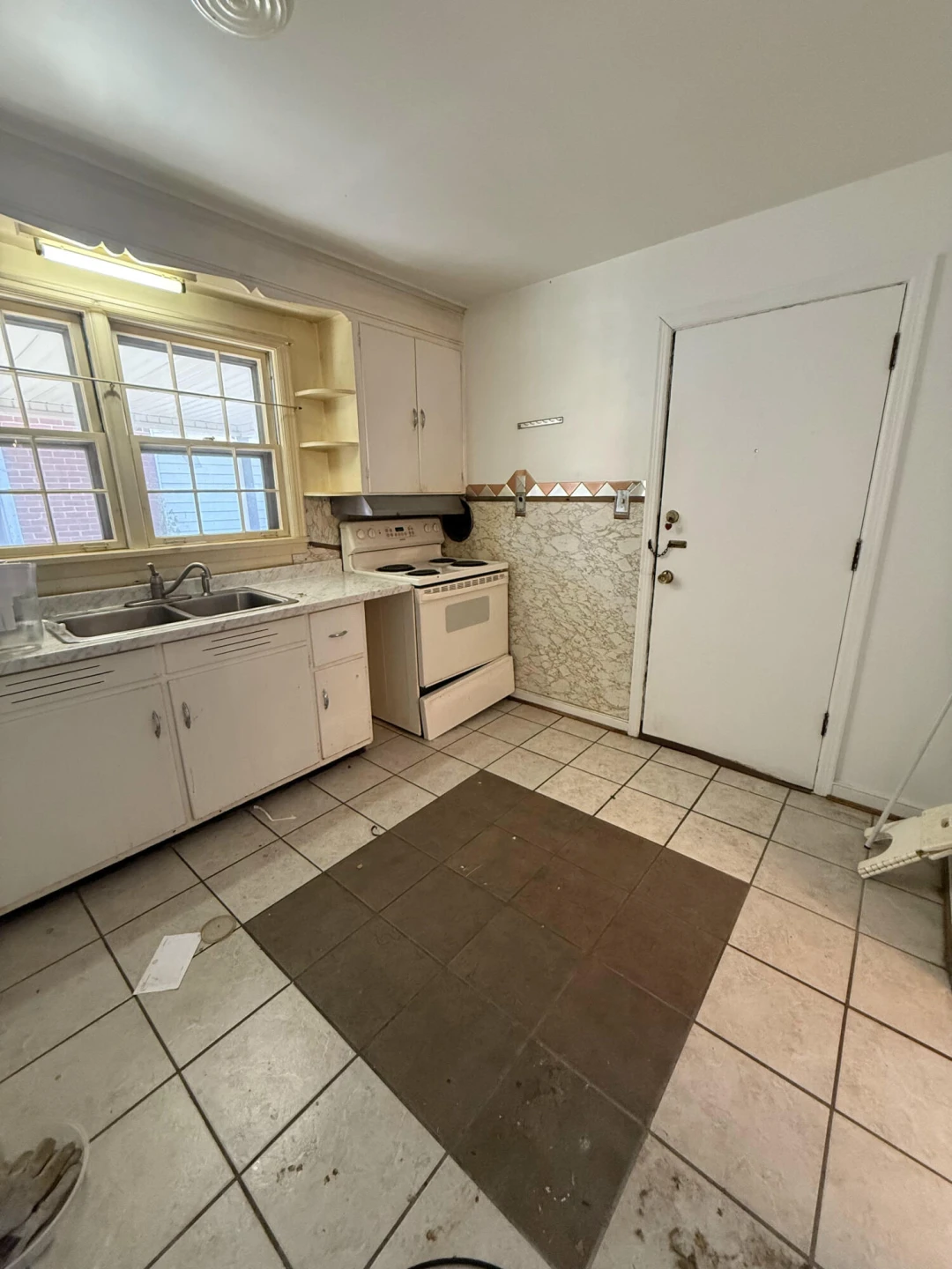 1527 Syracuse AVE NW - Photo 7