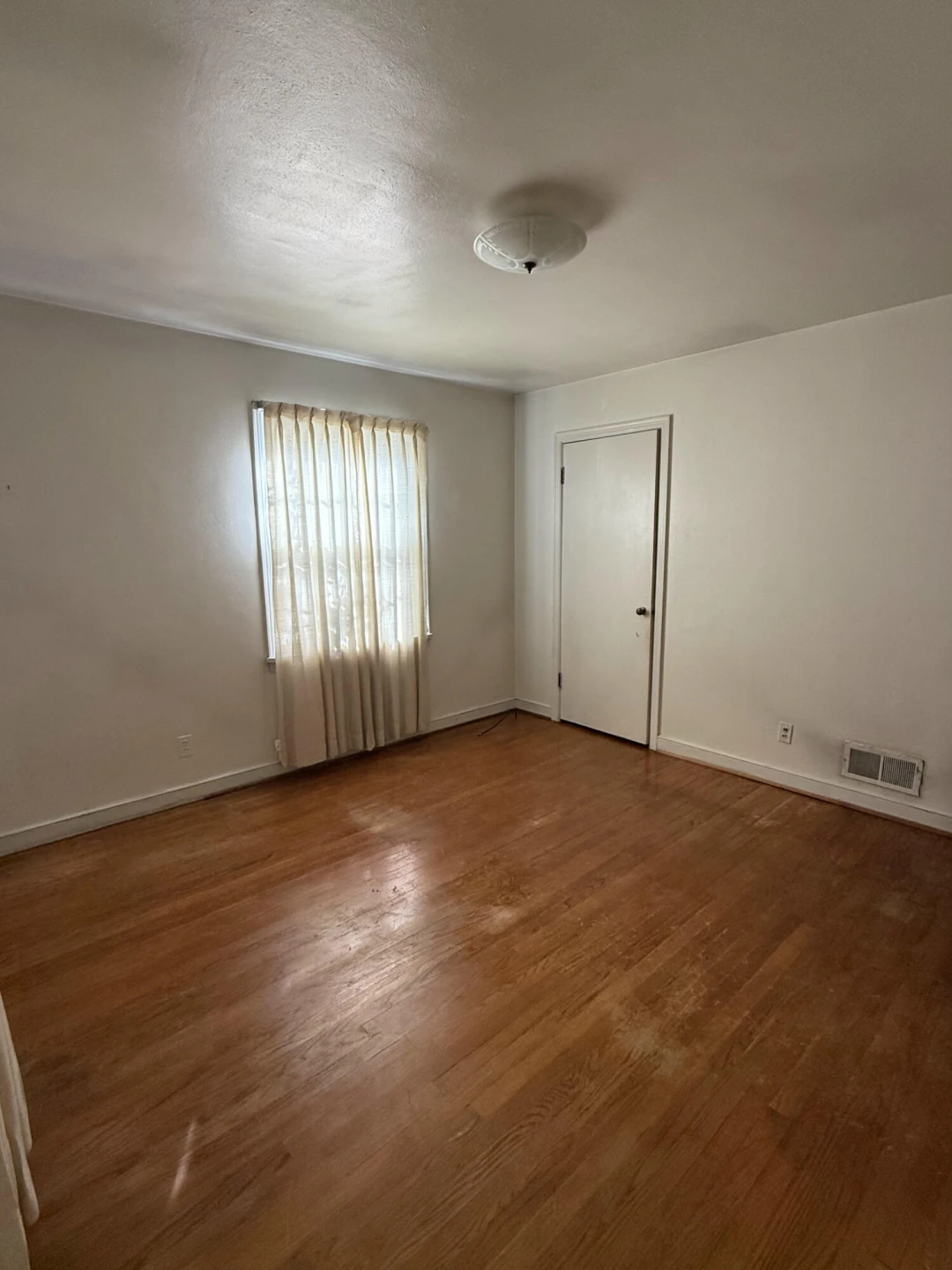 1527 Syracuse AVE NW - Photo 8