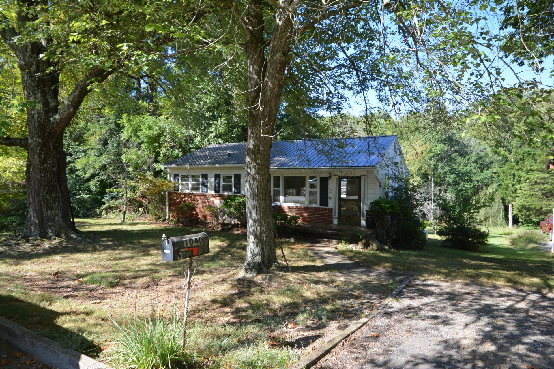 1040 Owens RD - Photo 4