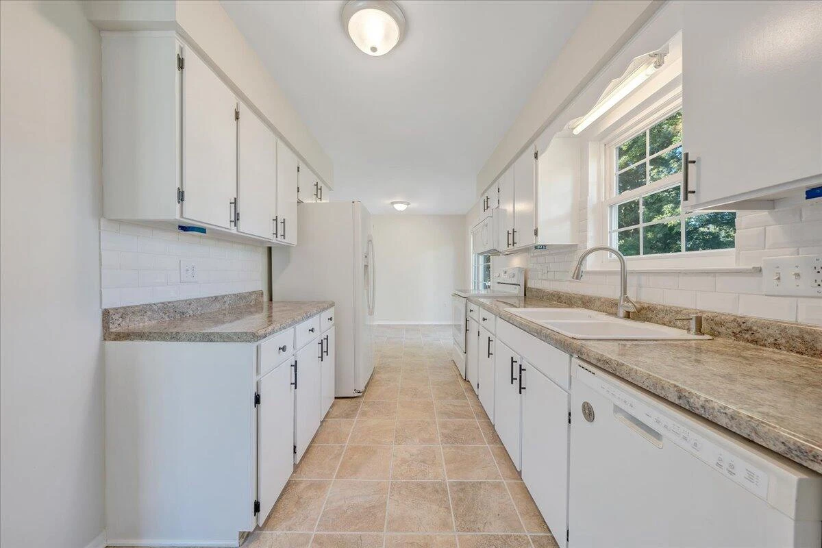 3516 Springtree CIR NE - Photo 19