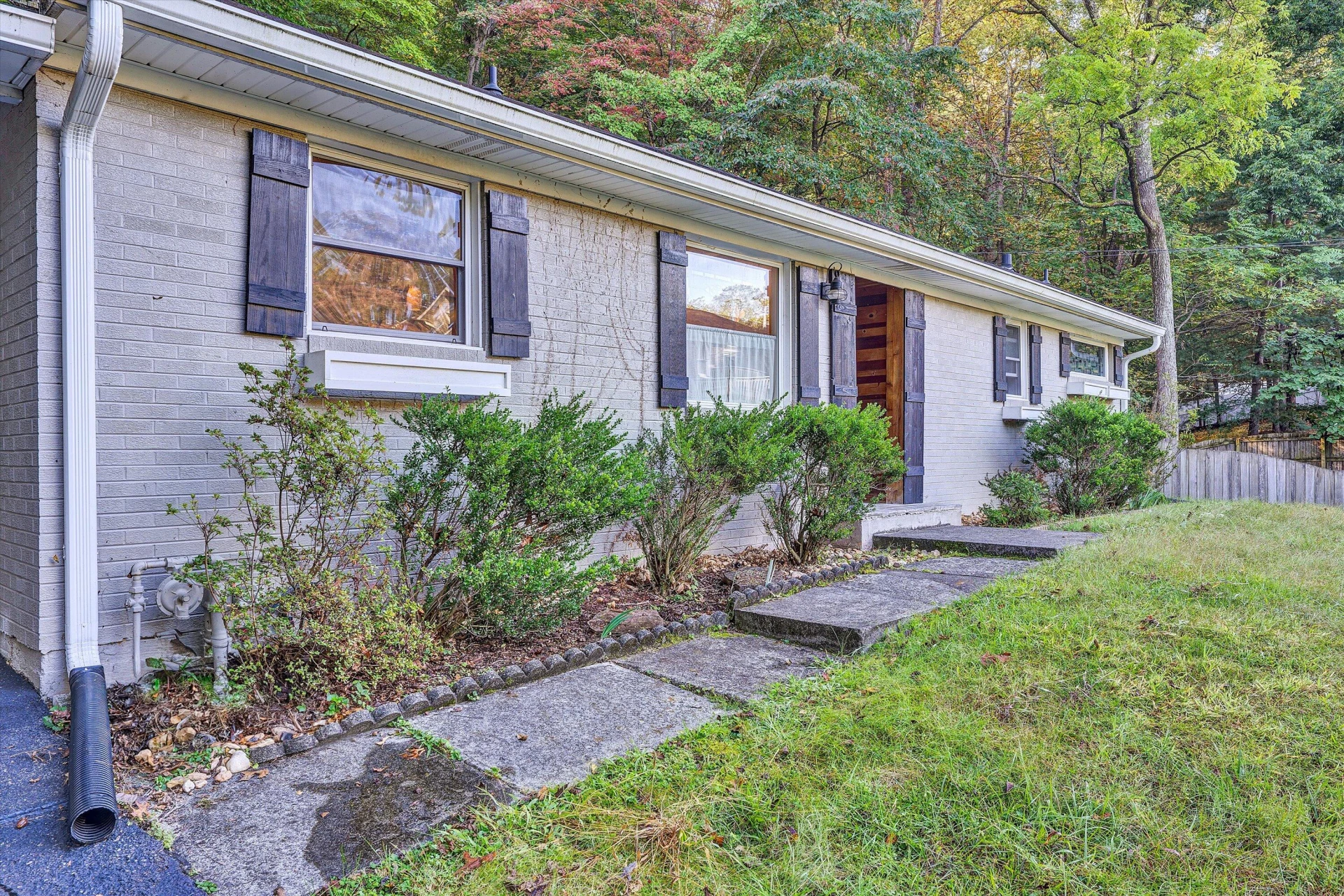 2540 Sweetbrier AVE SW - Photo 4