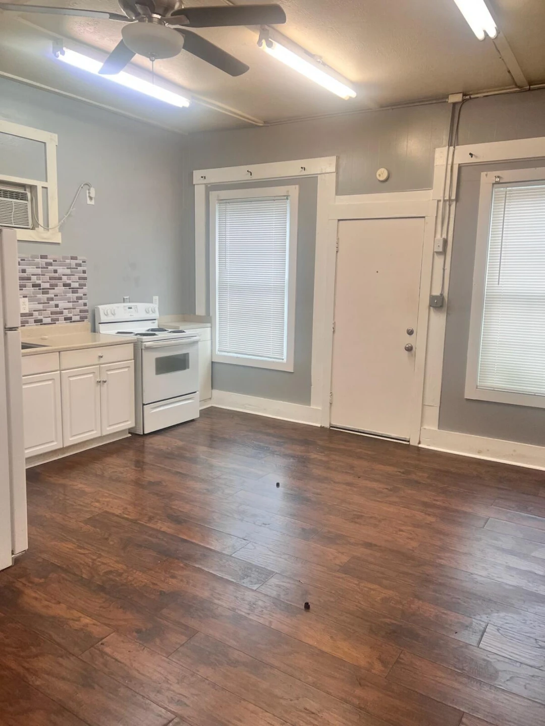 701 Highland AVE SE - Photo 4