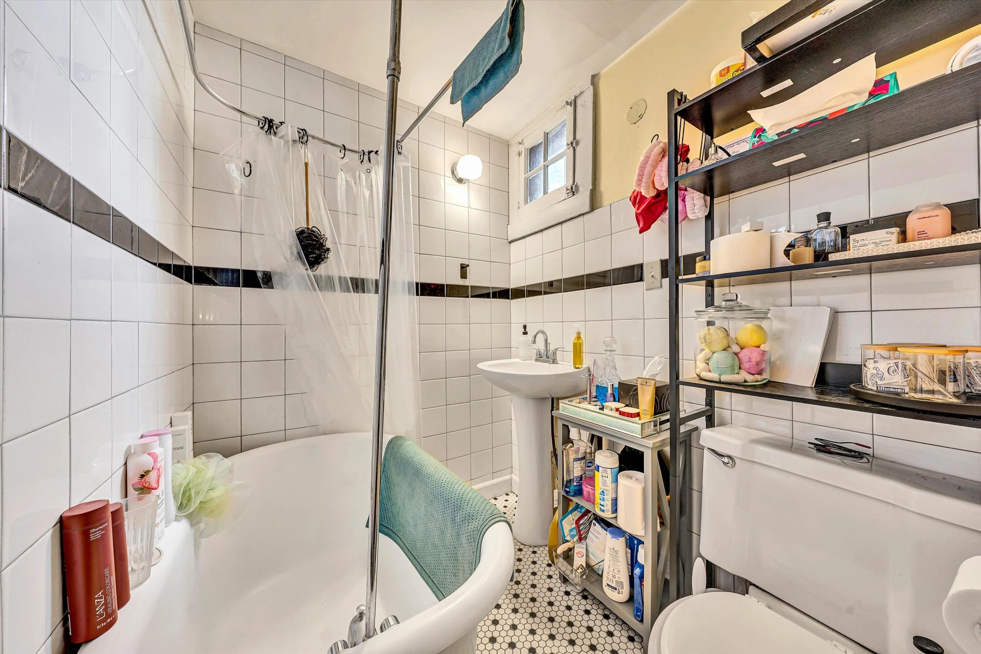 379 Walnut AVE SW - Photo 16