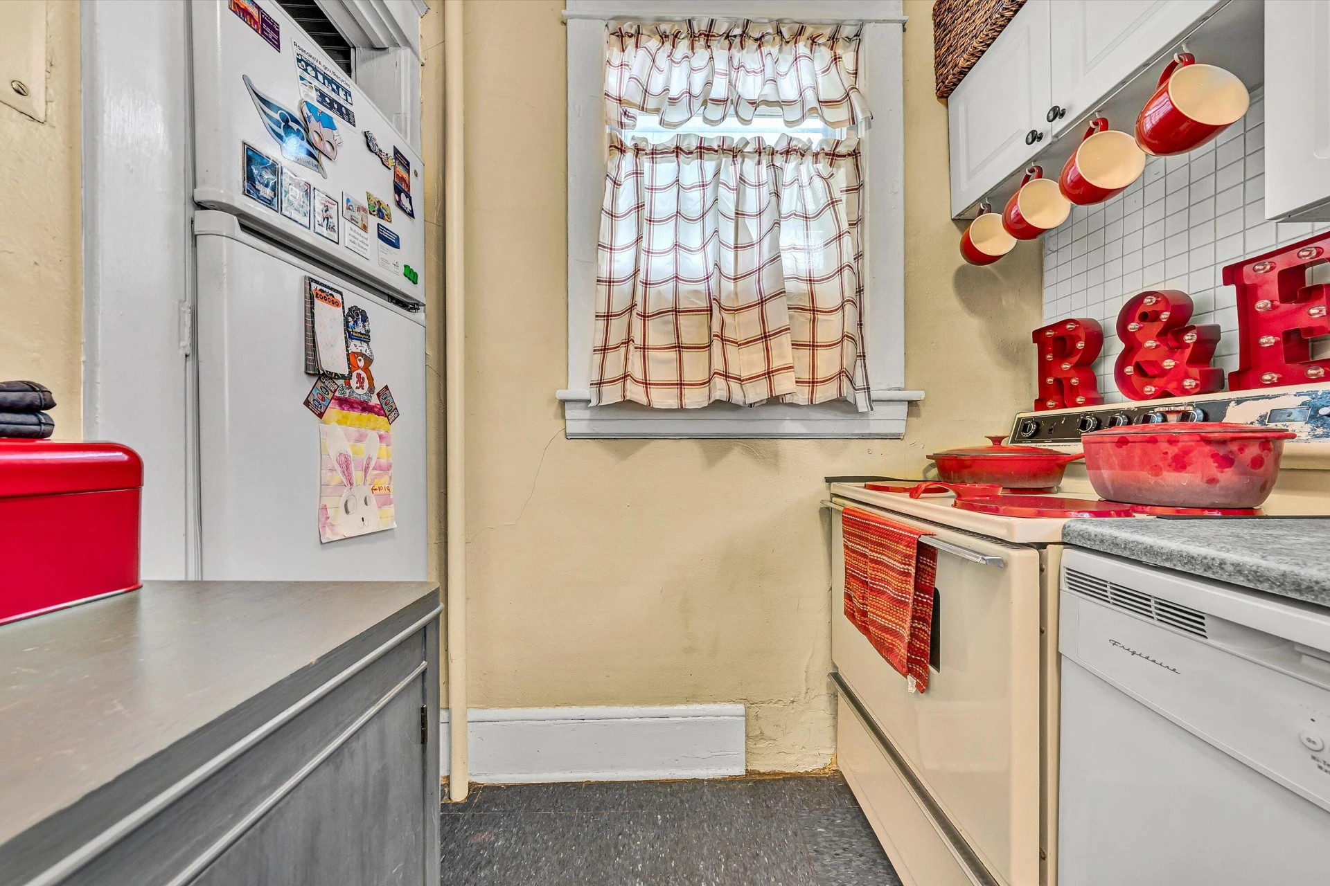 379 Walnut AVE SW - Photo 40