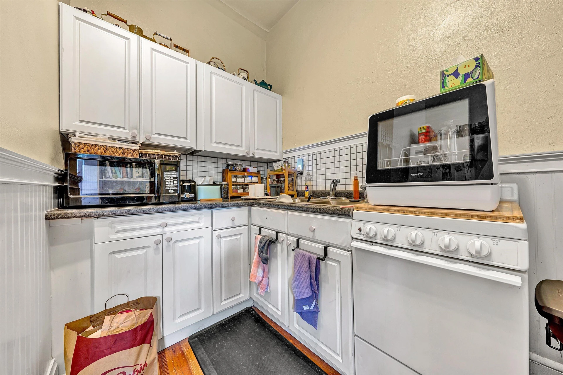 379 Walnut AVE SW - Photo 13