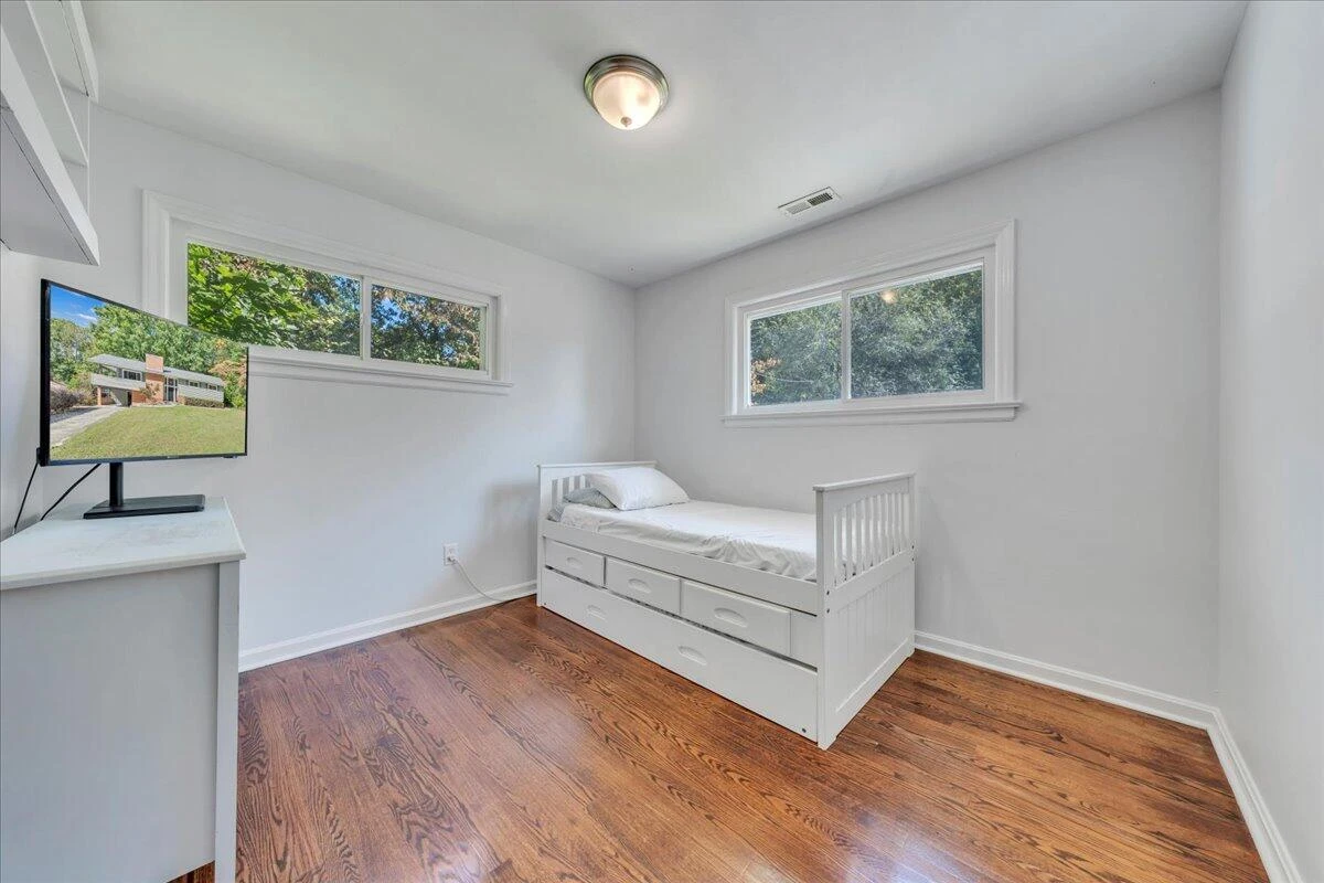 2801 Edgewood ST SW - Photo 21