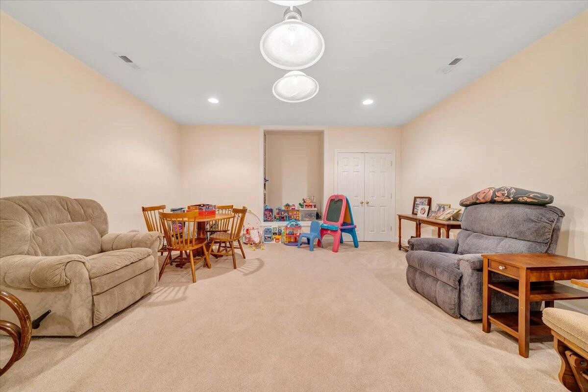 52 Pondview CT - Photo 13