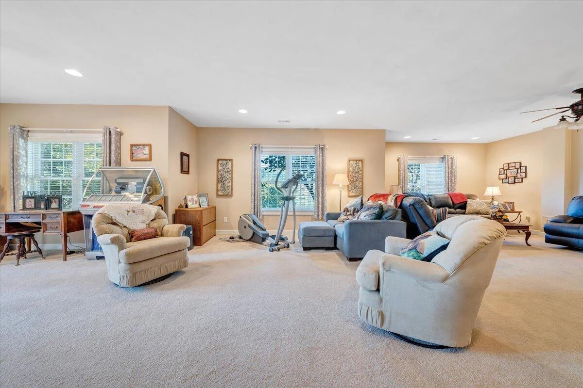 52 Pondview CT - Photo 2