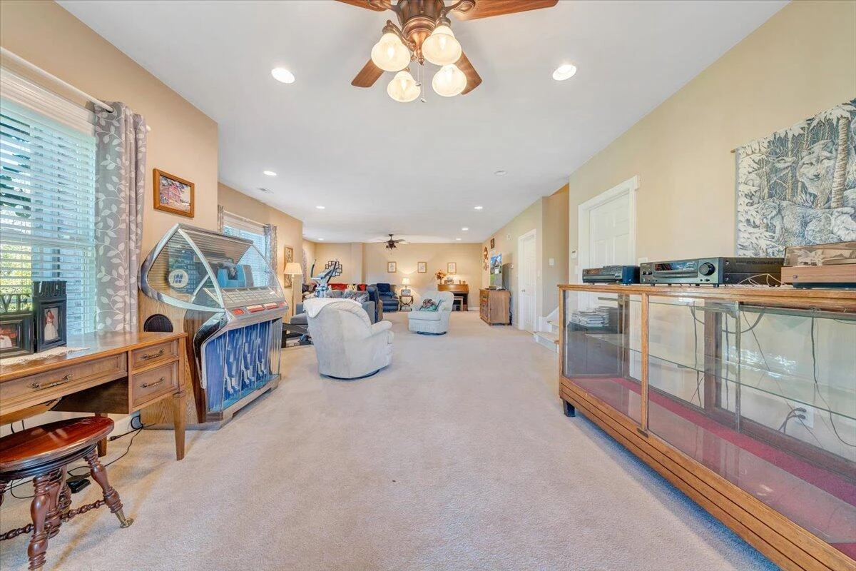 52 Pondview CT - Photo 6